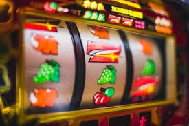komoslot mobile platform interface showing live casino tables