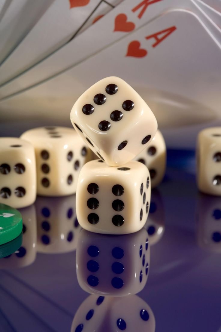 Live dealer interface on komoslot Caishen Wins table showing card layout and player controls